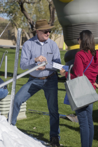 Charlie Ester (SRP) describes the science behind the Federal Snow Sampler to a customer at the SRP Water Conservation Expo.
